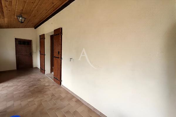 VILLA TYPE 3/4 AVEC JARDIN DE 1247M2 AU CALME AVEC GARAGES