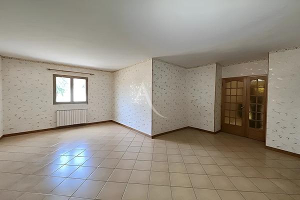 VILLA TYPE 3/4 AVEC JARDIN DE 1247M2 AU CALME AVEC GARAGES