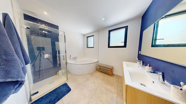 COLOMIERS CABIROL Villa d'architecte T8 255m² avec piscine et garage