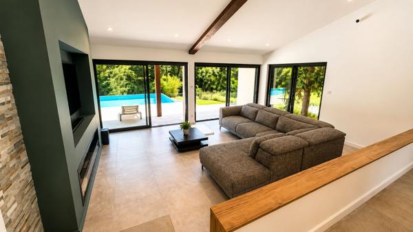 COLOMIERS CABIROL Villa d'architecte T8 255m² avec piscine et garage