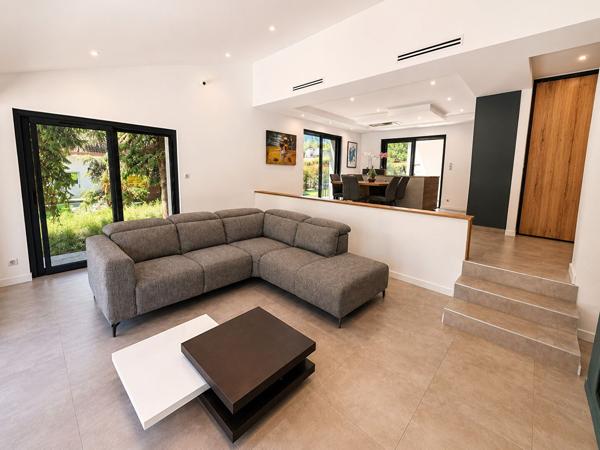 COLOMIERS CABIROL Villa d'architecte T8 255m² avec piscine et garage