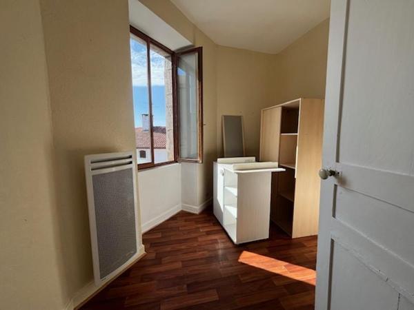 Immeuble à vendre |  Bidache |  600 m²