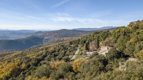 A vendre à Grasse, ancienne bastide de parfumeur avec vue mer
