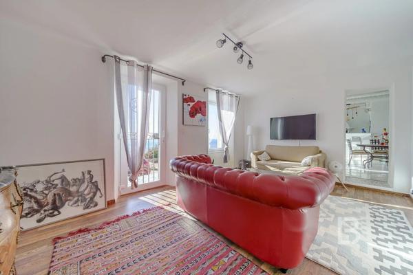 A vendre à Grasse, ancienne bastide de parfumeur avec vue mer