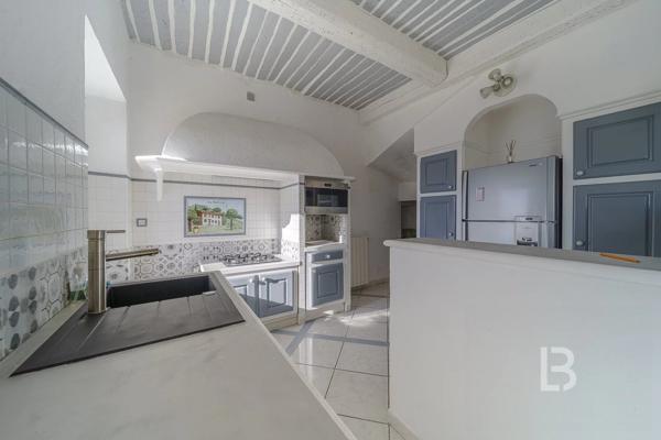 A vendre à Grasse, ancienne bastide de parfumeur avec vue mer