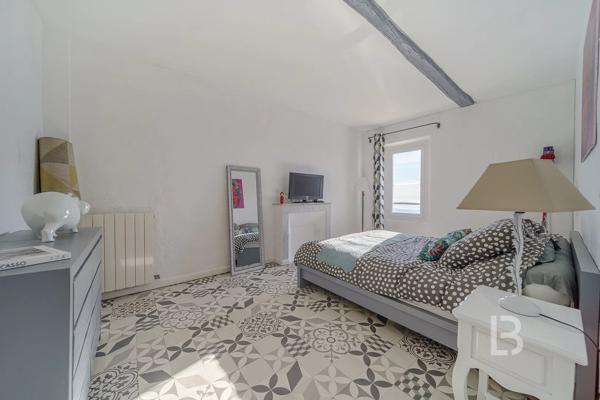 A vendre à Grasse, ancienne bastide de parfumeur avec vue mer