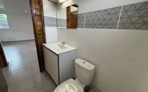 Appartement à louer    3 pièces •  Le Moule