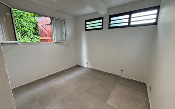 Appartement à louer    3 pièces •  Le Moule