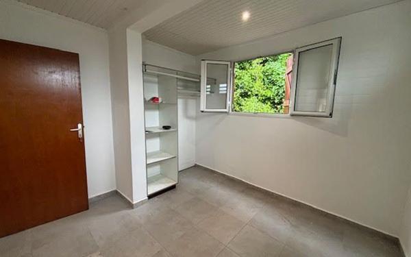 Appartement à louer    3 pièces •  Le Moule