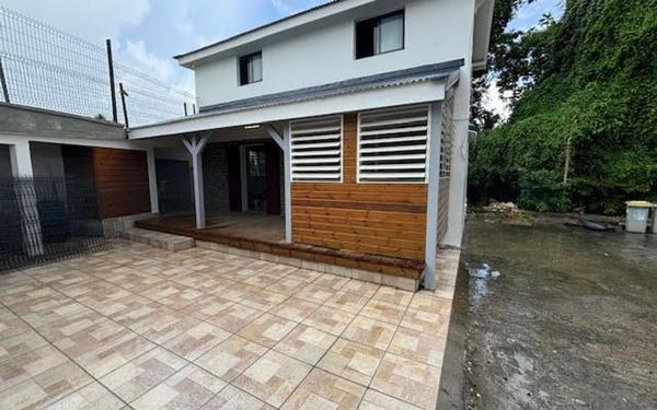 Appartement à louer    3 pièces •  Le Moule