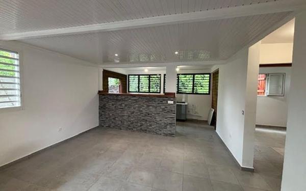 Appartement à louer    3 pièces •  Le Moule