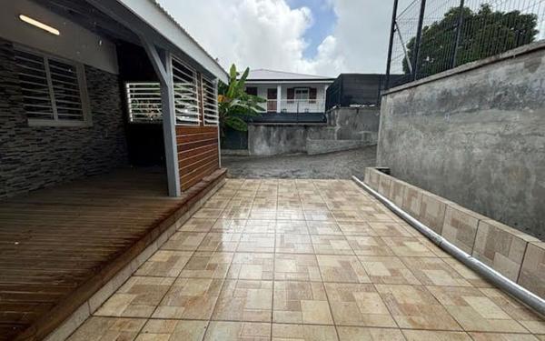 Appartement à louer    3 pièces •  Le Moule