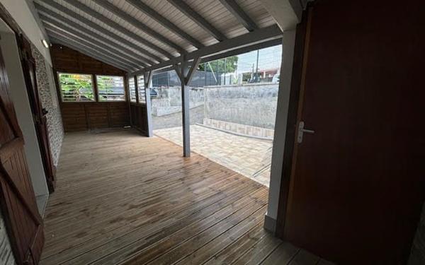 Appartement à louer    3 pièces •  Le Moule