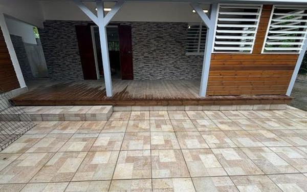 Appartement à louer    3 pièces •  Le Moule