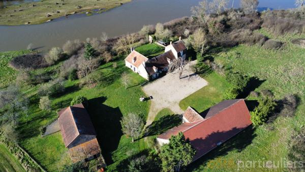 Vente Maison240 m² - 10 Pièces - NOZIERES (18200)