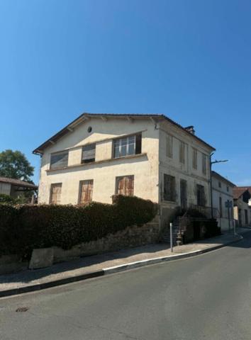Maison individuelle ancienne à rénover de 10 pièces à Saint Antoine sur l'Isle