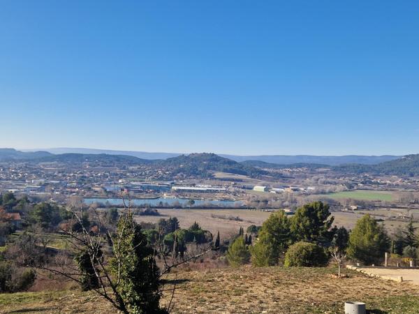 Maison avec piscine sur terrain d'environ  6000m²