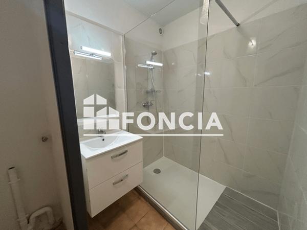 Location Appartement 2 pièces 52.23 m² - 9 PLACE AUX HERBES Uzes 30700