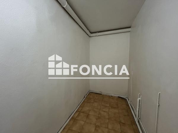 Location Appartement 2 pièces 52.23 m² - 9 PLACE AUX HERBES Uzes 30700