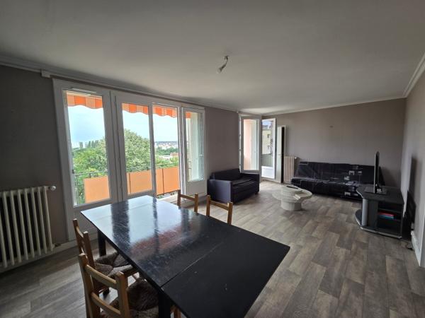LAVAL appt T3 meublé de 64 m²