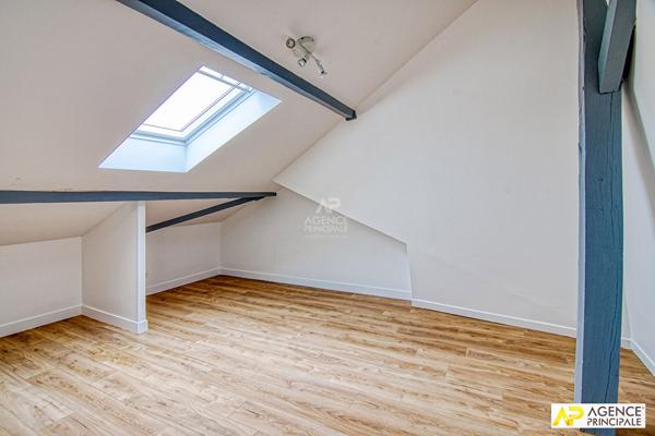"Versailles Montreuil Saint-Symphorien" - Appartement de 6 pièces en duplex de 138 m² "esprit maison" 2ème étage d'un hôtel particulier ! Loyer 2 972 €/mois charges comprises **  - Référence  28342