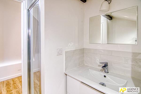 "Versailles Montreuil Saint-Symphorien" - Appartement de 6 pièces en duplex de 138 m² "esprit maison" 2ème étage d'un hôtel particulier ! Loyer 2 972 €/mois charges comprises **  - Référence  28342