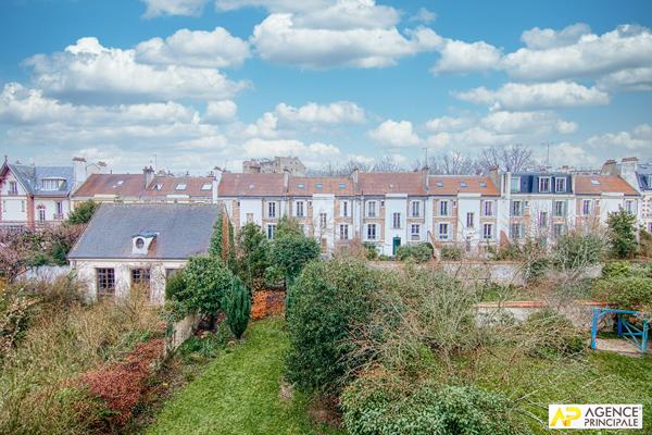 "Versailles Montreuil Saint-Symphorien" - Appartement de 6 pièces en duplex de 138 m² "esprit maison" 2ème étage d'un hôtel particulier ! Loyer 2 972 €/mois charges comprises **  - Référence  28342
