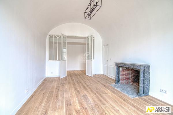 "Versailles Montreuil Saint-Symphorien" - Appartement de 6 pièces en duplex de 138 m² "esprit maison" 2ème étage d'un hôtel particulier ! Loyer 2 972 €/mois charges comprises **  - Référence  28342