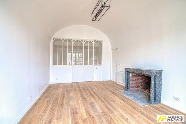 "Versailles Montreuil Saint-Symphorien" - Appartement de 6 pièces en duplex de 138 m² "esprit maison" 2ème étage d'un hôtel particulier ! Loyer 2 972 €/mois charges comprises **  - Référence  28342