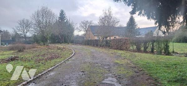 TERRAIN A CONSTRUIRE VIABILISE proche centre bourg