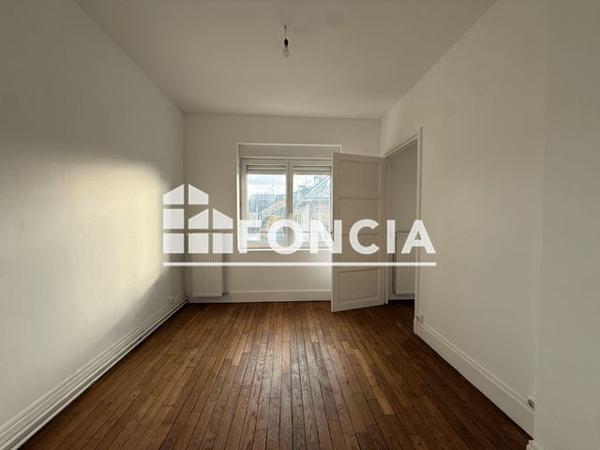 Location Appartement 4 pièces 82 m² - ANGLE 9 FBG PIERRE/8 RUE DE MA Charleville Mezieres 08000