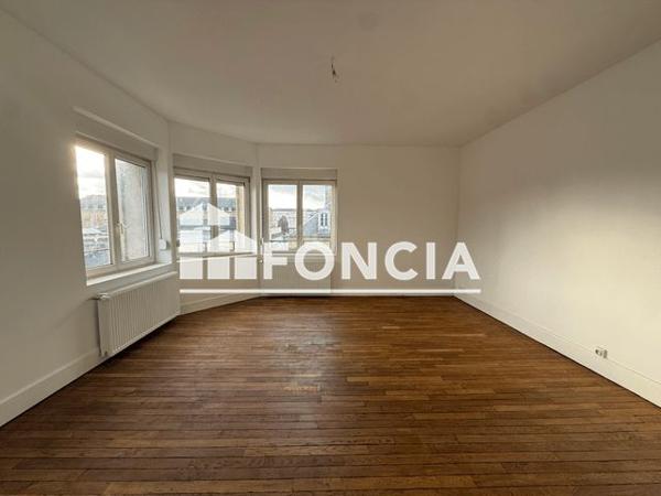 Location Appartement 4 pièces 82 m² - ANGLE 9 FBG PIERRE/8 RUE DE MA Charleville Mezieres 08000