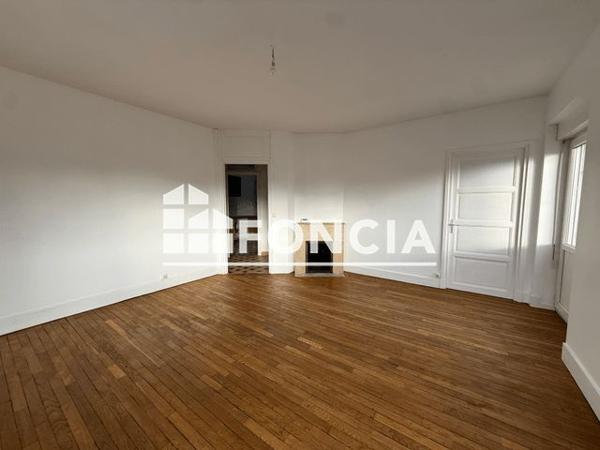 Location Appartement 4 pièces 82 m² - ANGLE 9 FBG PIERRE/8 RUE DE MA Charleville Mezieres 08000