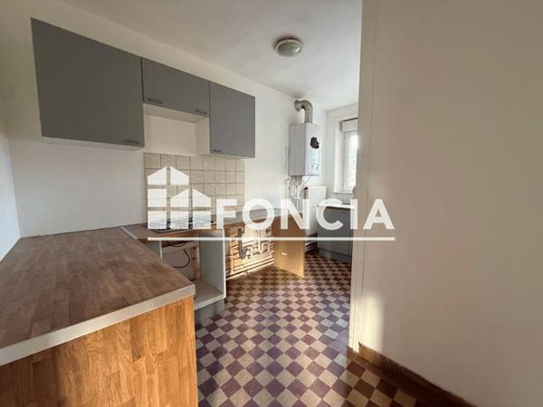 Location Appartement 4 pièces 82 m² - ANGLE 9 FBG PIERRE/8 RUE DE MA Charleville Mezieres 08000