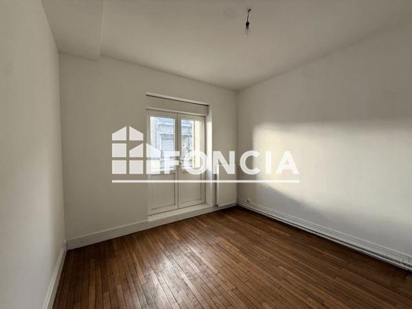 Location Appartement 4 pièces 82 m² - ANGLE 9 FBG PIERRE/8 RUE DE MA Charleville Mezieres 08000