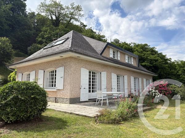 Maison à vendre  6 pièces - 179,50 m 2   ST CLAIR DE LA TOUR  - 38