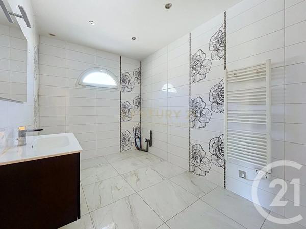 Maison à vendre  6 pièces - 179,50 m 2   ST CLAIR DE LA TOUR  - 38