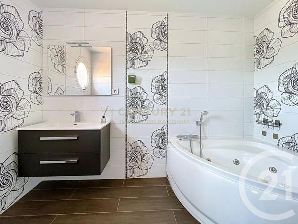 Maison à vendre  6 pièces - 179,50 m 2   ST CLAIR DE LA TOUR  - 38
