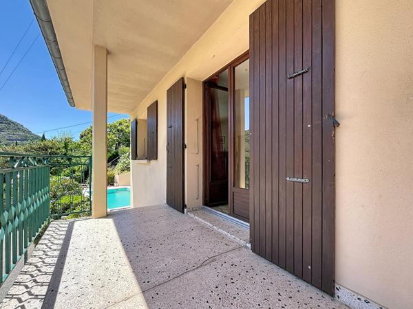 Ardèche - Maison lumineuse avec piscine et vue
