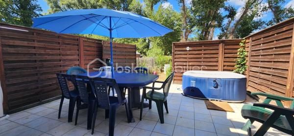 LES MATHES : A proximité des plages, écoles, commerces et grandes surfaces.

Maison bien entretenue comprenant :
Une entrée donnant sur un séjour lumineux et sa cuisine ouverte, une chambre et des wc séparés.
A l'étage un dégagement desservant deux autres chambres, une salle d'eau avec wc et de grands placards de rangements.
Coté extérieur joli terrain arboré d'environ 164 m2 avec une terrasse bien exposée et un abri de jardin.
*** Aucun travaux a prévoir.
*** Maison et terrain bien entretenus.
*** Local a vélo.
*** Pistes cyclables et activités diverses a proximité immédiate.

A votre disposition pour tout renseignement complémentaire au 06.14.04.55.39