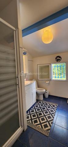 LES MATHES : A proximité des plages, écoles, commerces et grandes surfaces.

Maison bien entretenue comprenant :
Une entrée donnant sur un séjour lumineux et sa cuisine ouverte, une chambre et des wc séparés.
A l'étage un dégagement desservant deux autres chambres, une salle d'eau avec wc et de grands placards de rangements.
Coté extérieur joli terrain arboré d'environ 164 m2 avec une terrasse bien exposée et un abri de jardin.
*** Aucun travaux a prévoir.
*** Maison et terrain bien entretenus.
*** Local a vélo.
*** Pistes cyclables et activités diverses a proximité immédiate.

A votre disposition pour tout renseignement complémentaire au 06.14.04.55.39