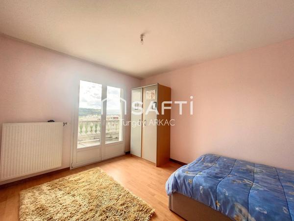 Découvrez le Charme Exceptionnel de cette Maison de 2010, Surplombant La Tour du Pin