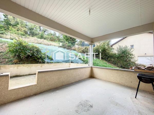 Découvrez le Charme Exceptionnel de cette Maison de 2010, Surplombant La Tour du Pin