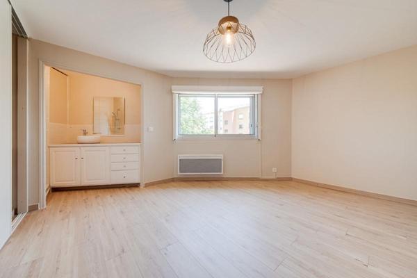 84200 CARPENTRAS - Murs  locaux professionnels 126 m2