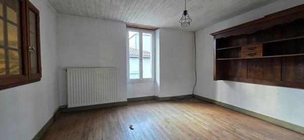 Maison 136.52 m² , 2 chambres, dépendances et jardin