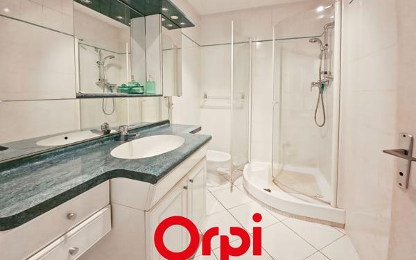 Appartement à vendre    3 pièces • 66 m2 Bandol