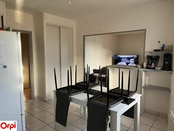 Appartement à louer    2 pièces •  Saint-Étienne-de-Saint-Geoirs