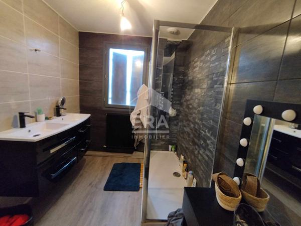 Maison individuelle des années 1980 en campagne proche de Montpon Ménestérol.