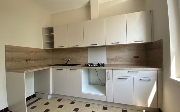 Maison à louer    4 pièces •  Burlats