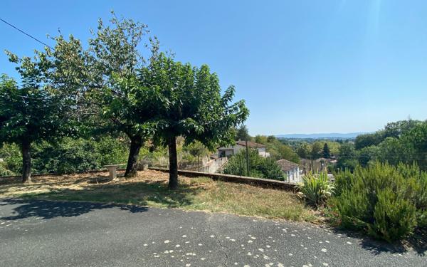 Maison à louer    4 pièces •  Burlats